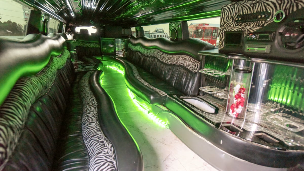 Stretch Hummer 2 (with party deck) interior lighting detail